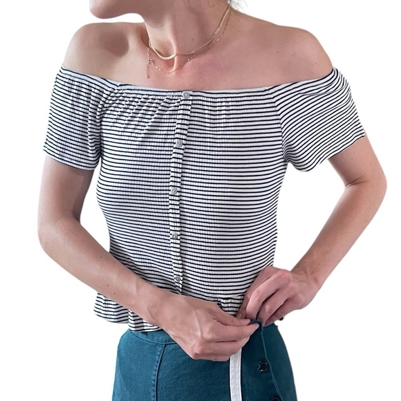 NWOT Art-Class Off-the-Shoulder Black White Striped Button Down Peplum S/S Top - Picture 10 of 16